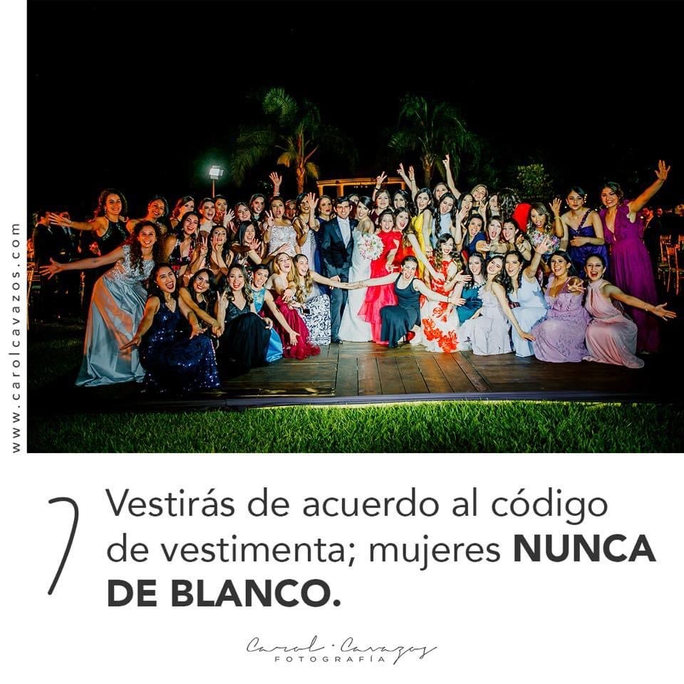 Vestirás de acuerdo al código de vestimenta; mujeres NUNCA DE BLANCO